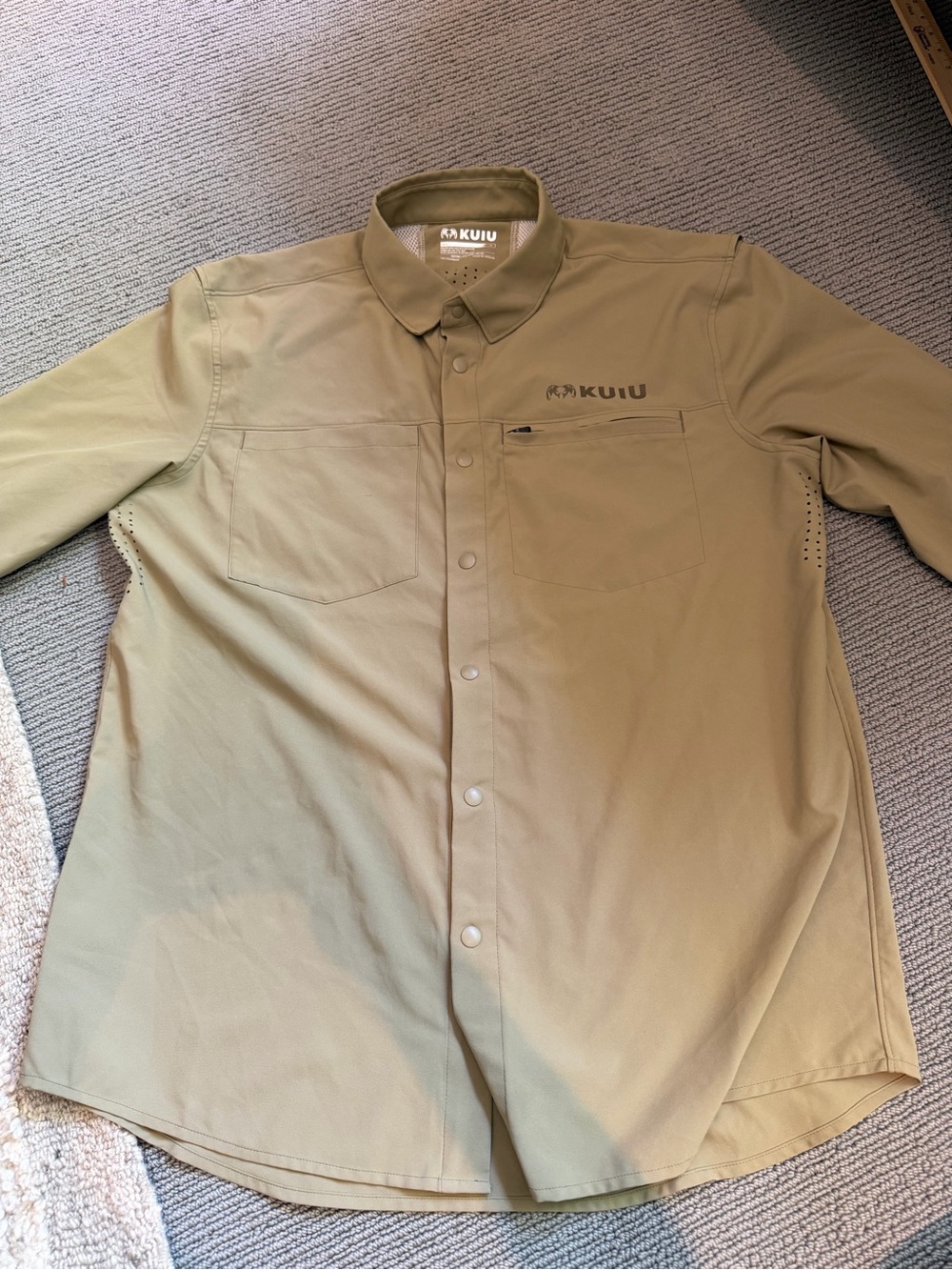 Kuiu Men’s Long-Sleeve Button Shirt Jacket in Khaki - Picture 4 of 10